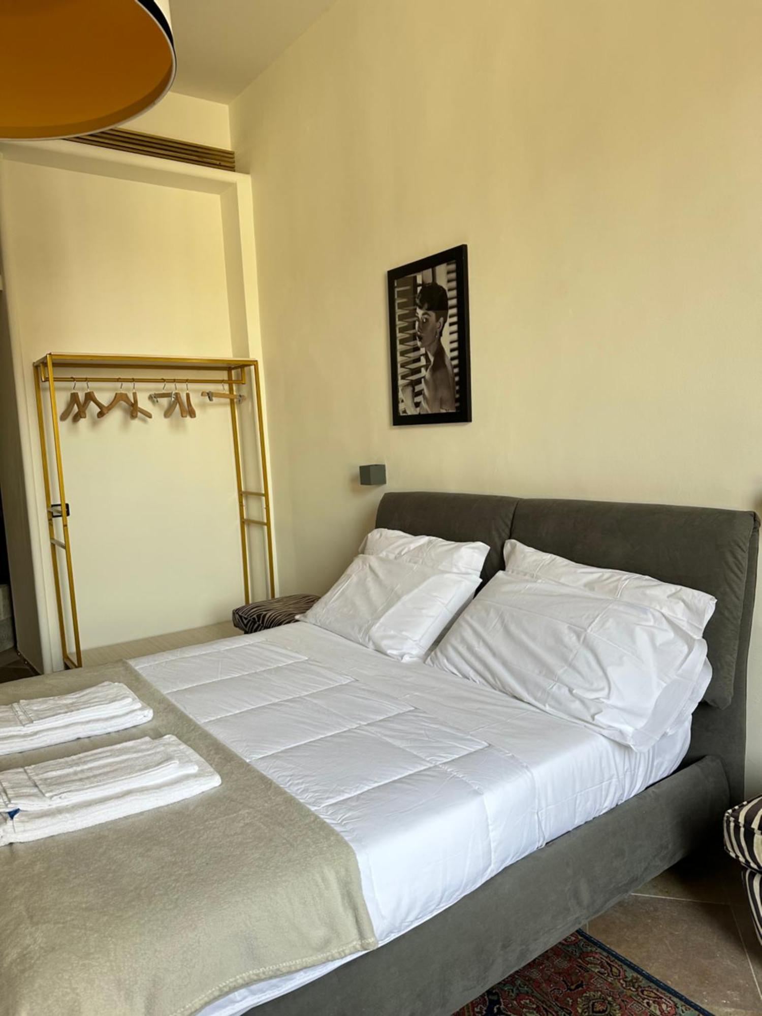 Pb Suites Florens Rum bild